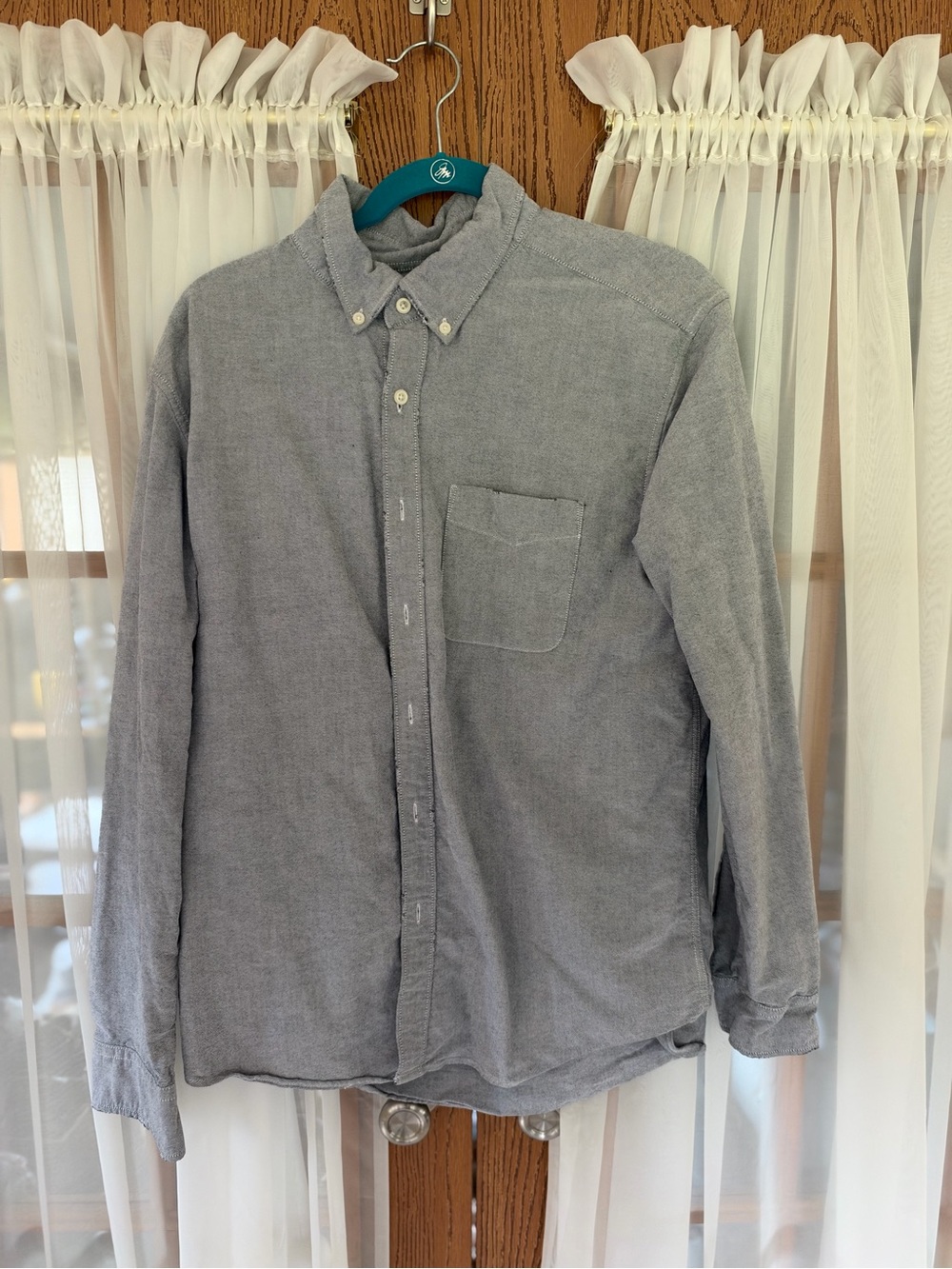 American Eagle Outfitters Men's Light Gray Button-Down Long Sleeve Shirt